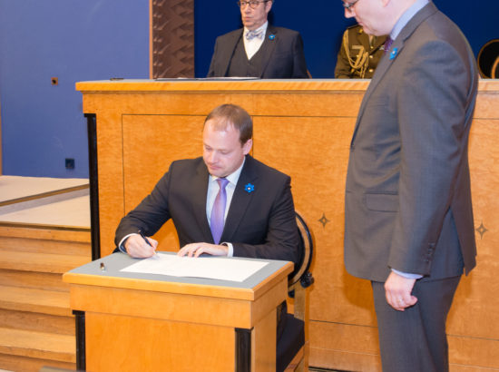 Riigikogu täiskogu istung 9. aprill 2015 (Riigikogu asendusliikmete ametivanded, Vabariigi Valitsuse liikmete ametivanded)
